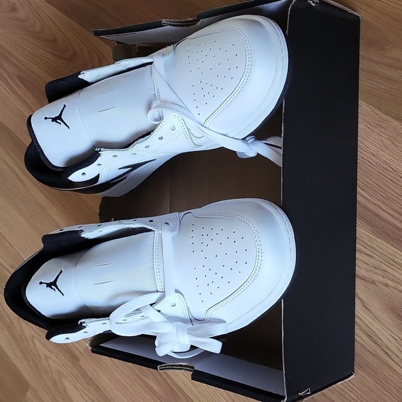 NIB Nike Air Jordan 1 Retro Low Mens Size 11 White/Black-White - Picture 7 of 10